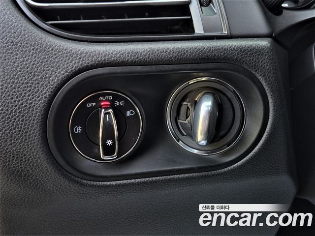 Porsche Macan 2021 — photo 11
