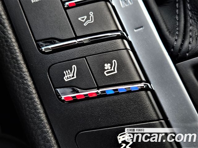 Porsche Macan 2021 — photo 16