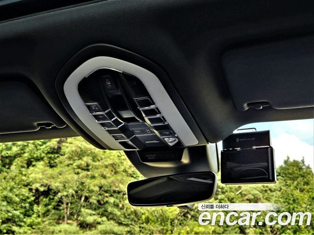 Porsche Macan 2021 — photo 19