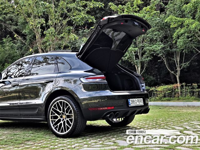 Porsche Macan 2021 — photo 20