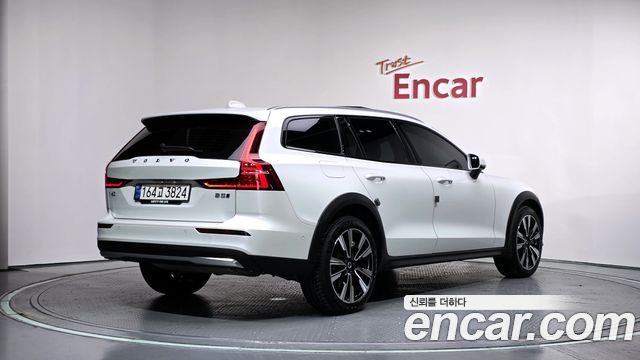 Volvo V60 2024 — photo 2