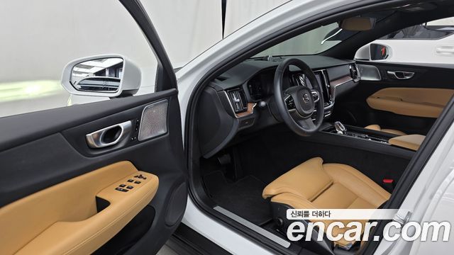 Volvo V60 2024 — photo 13