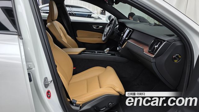 Volvo V60 2024 — photo 16