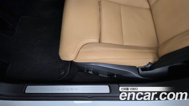 Volvo V60 2024 — photo 31