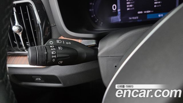 Volvo V60 2024 — photo 34