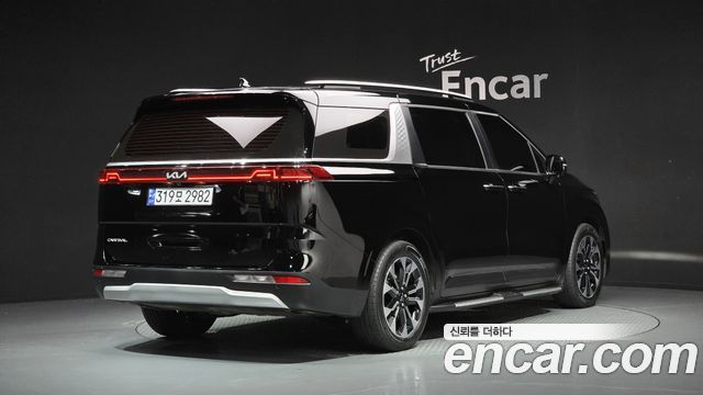 Kia Canival 2023 — photo 2