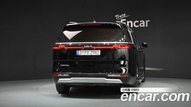 Kia Canival 2023 — photo 4