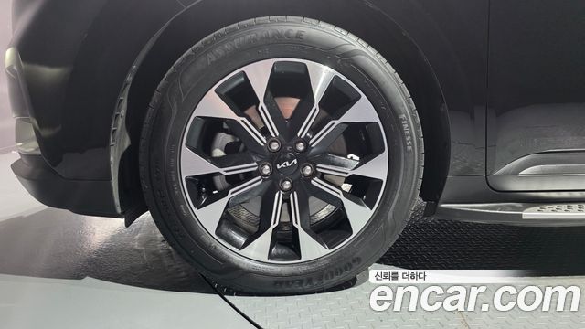 Kia Canival 2023 — photo 5
