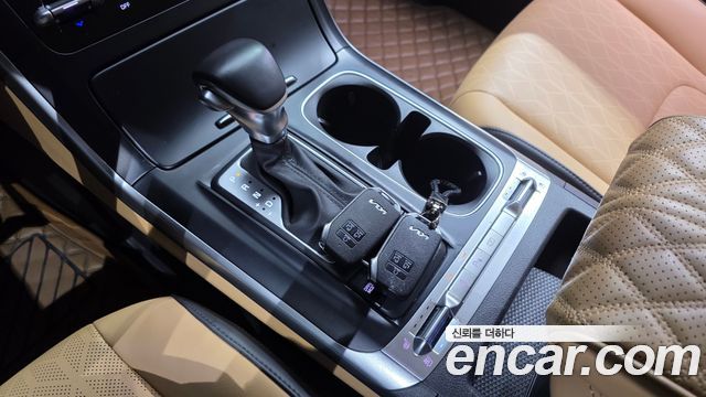 Kia Canival 2023 — photo 12