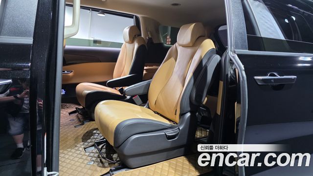 Kia Canival 2023 — photo 18