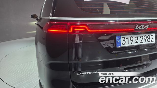 Kia Canival 2023 — photo 9