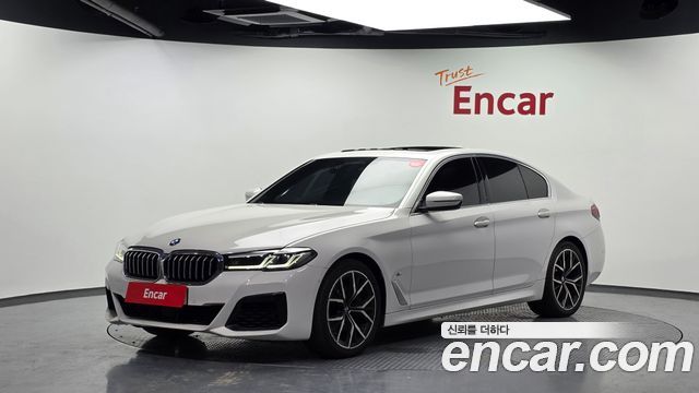 BMW 5-Series 2022 — photo 1