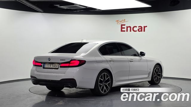BMW 5-Series 2022 — photo 2