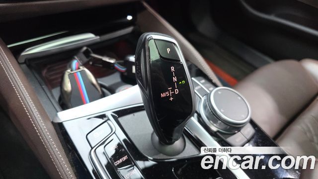 BMW 5-Series 2022 — photo 9