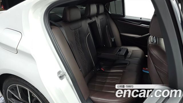 BMW 5-Series 2022 — photo 11