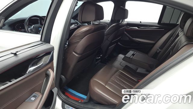 BMW 5-Series 2022 — photo 12