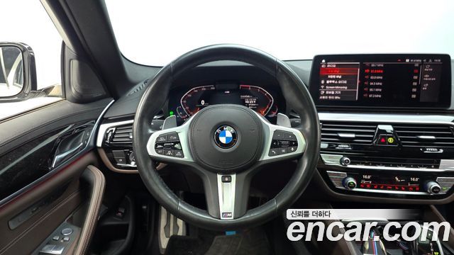 BMW 5-Series 2022 — photo 13
