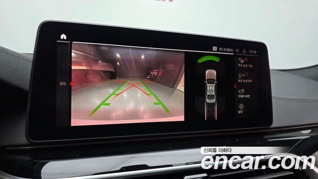 BMW 5-Series 2022 — photo 15