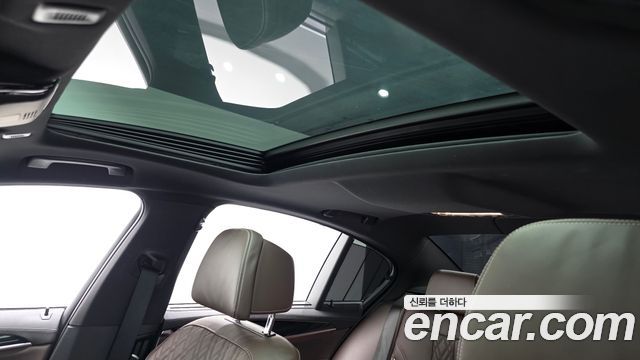 BMW 5-Series 2022 — photo 17