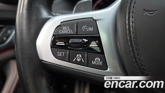 BMW 5-Series 2022 — photo 18