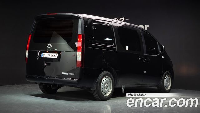 Hyundai Staria 2025 — photo 2