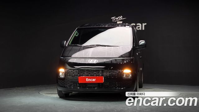 Hyundai Staria 2025 — photo 3