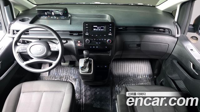 Hyundai Staria 2025 — photo 10