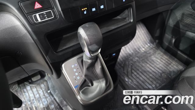 Hyundai Staria 2025 — photo 12