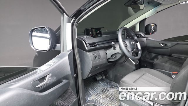Hyundai Staria 2025 — photo 13