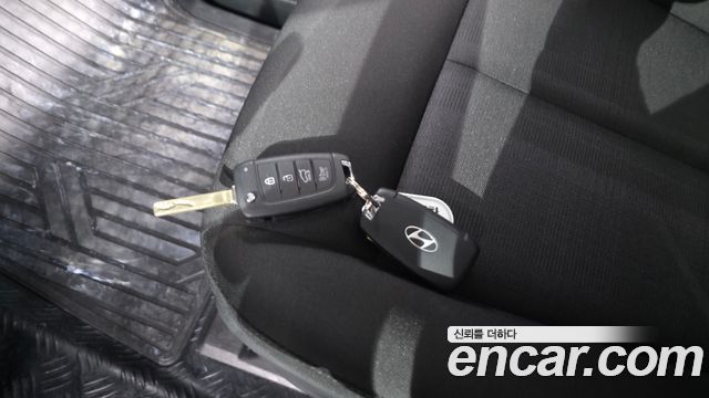 Hyundai Staria 2025 — photo 22