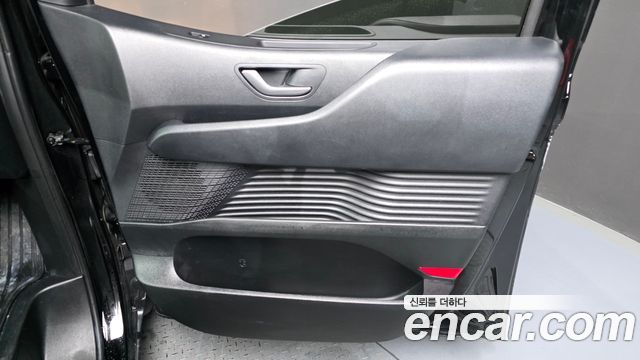 Hyundai Staria 2025 — photo 14