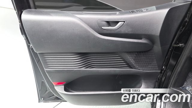 Hyundai Staria 2025 — photo 15