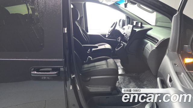 Hyundai Staria 2025 — photo 16