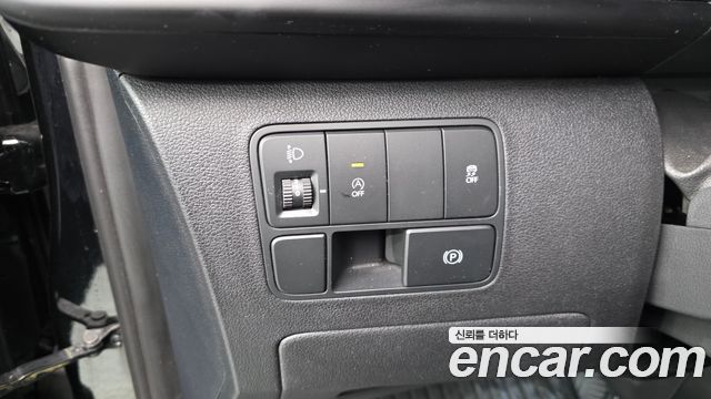 Hyundai Staria 2025 — photo 28