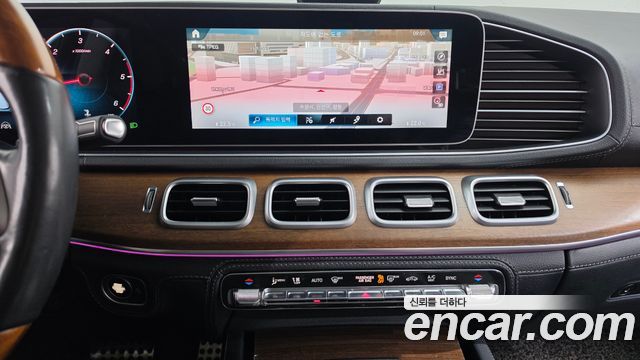 Mercedes-Benz GLS-Class 2020 — photo 12