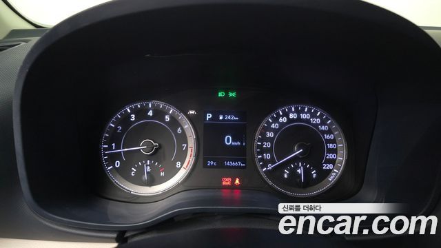 Hyundai Venue 2020 — photo 11