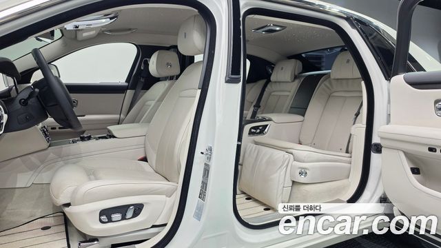 Rolls-Royce Ghost 2022 — photo 11