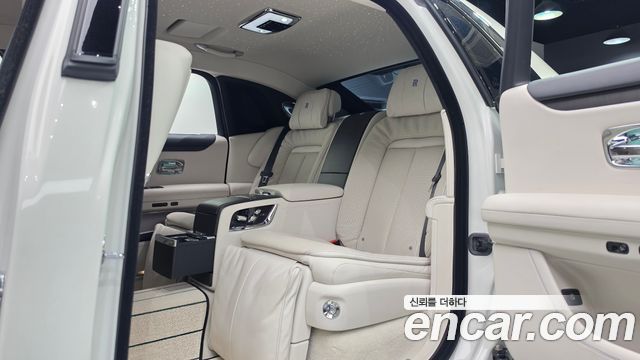 Rolls-Royce Ghost 2022 — photo 12