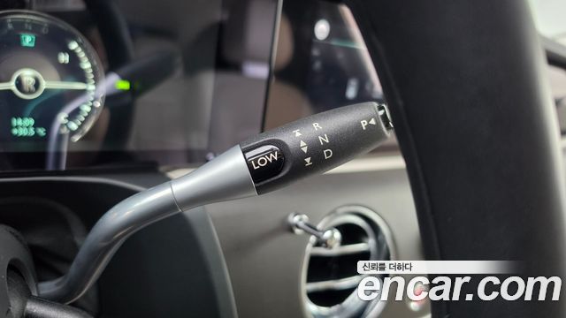 Rolls-Royce Ghost 2022 — photo 17