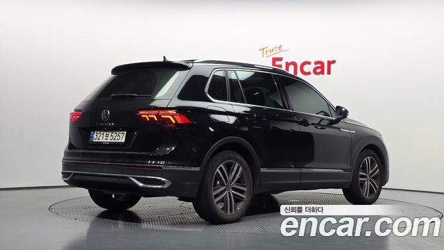 Volkswagen Tiguan 2021 — photo 2
