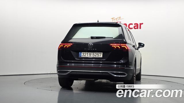 Volkswagen Tiguan 2021 — photo 4