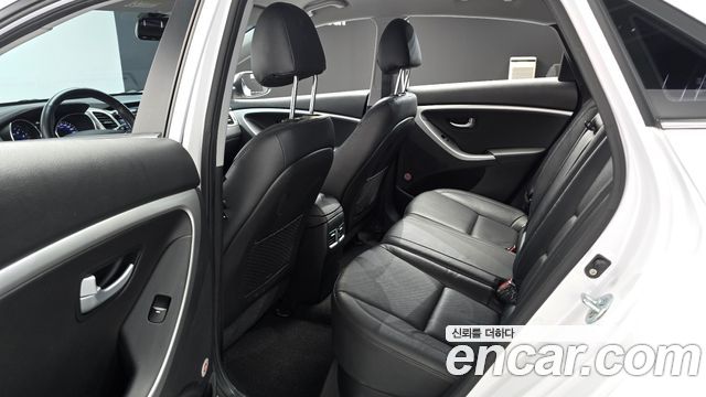 Hyundai i30 2016 — photo 11