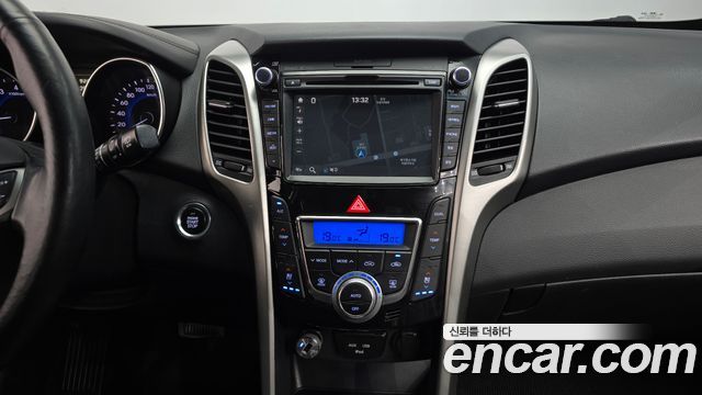 Hyundai i30 2016 — photo 13