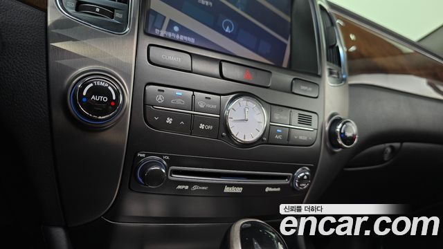 Hyundai Equus 2010 — photo 23