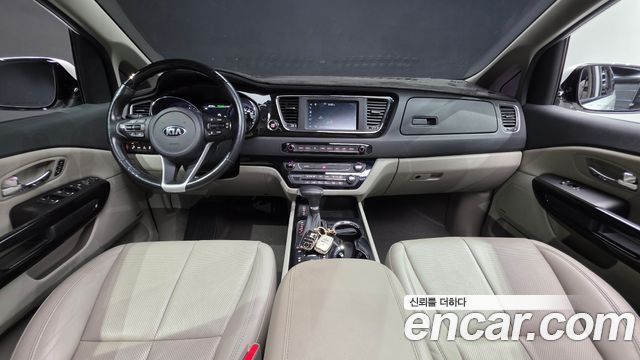 Kia Canival 2019 — photo 7