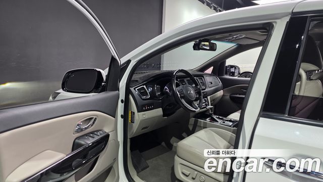 Kia Canival 2019 — photo 10