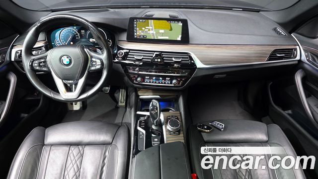 BMW 5-Series 2018 — photo 10