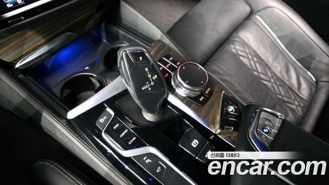 BMW 5-Series 2018 — photo 12