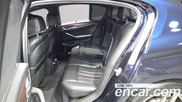 BMW 5-Series 2018 — photo 18