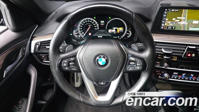 BMW 5-Series 2018 — photo 21